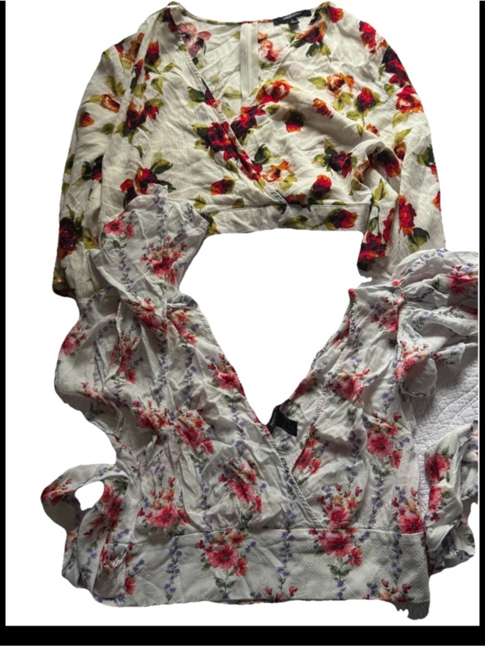 Bundle of 2 floral crop tops from Forever 21 and Ambiance in size S.